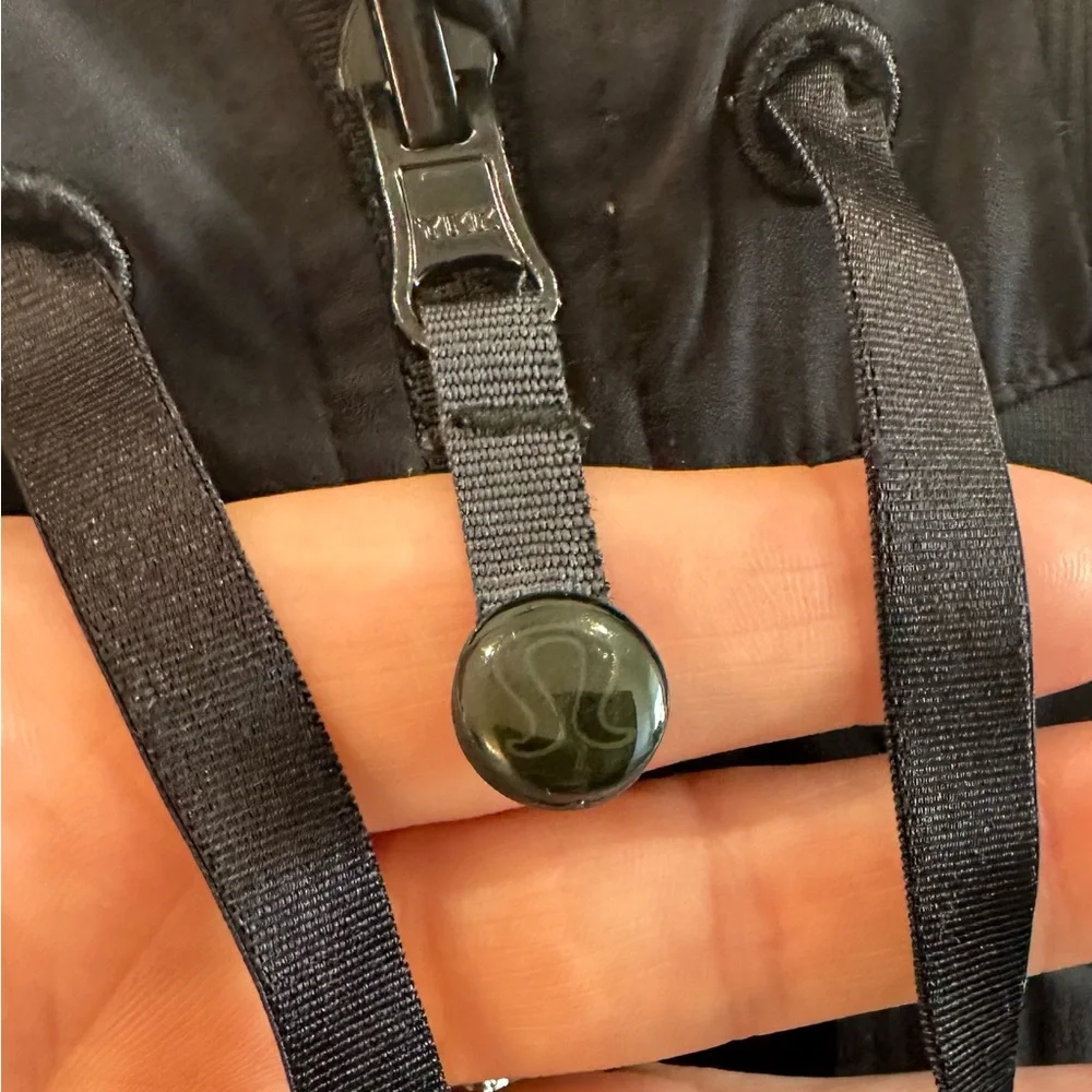 Lululemon Women's Black Hooded Jacket szM - Picture 4 of 9